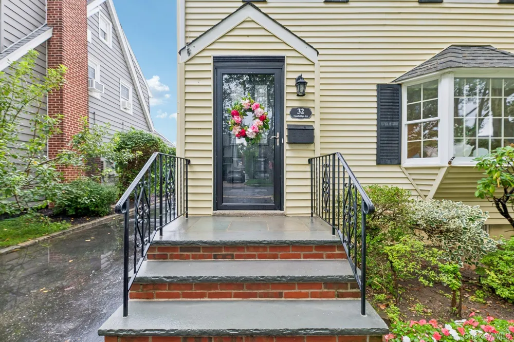 32 Cambridge Avenue Garden City, NY 11530