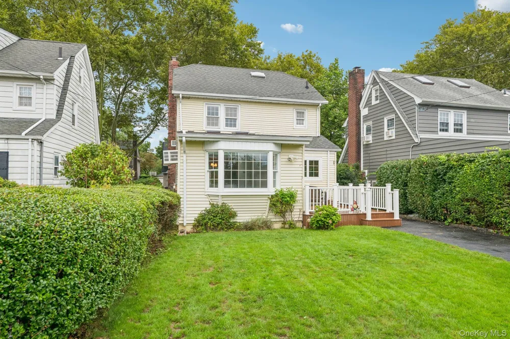 32 Cambridge Avenue Garden City, NY 11530