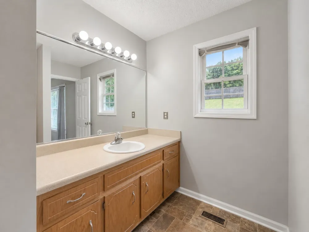 1023 Hedge Apple Dr Clarksville, TN 37040