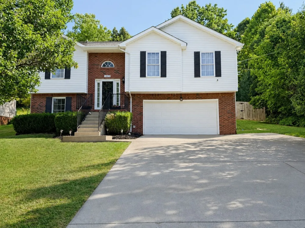1023 Hedge Apple Dr Clarksville, TN 37040