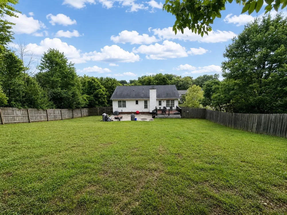 1023 Hedge Apple Dr Clarksville, TN 37040