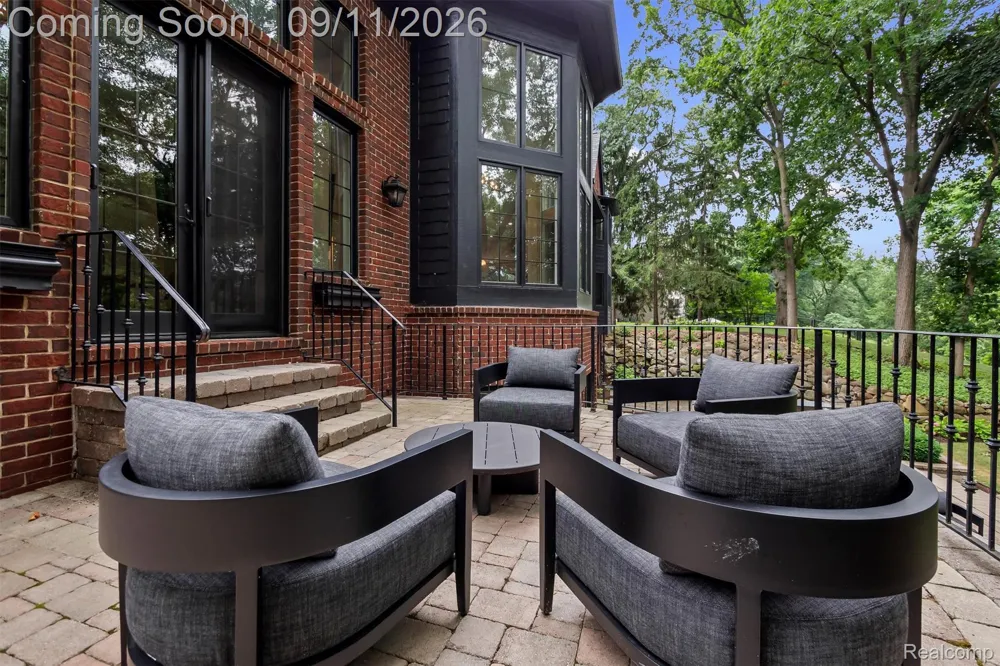 31235 Woodside Drive Franklin Village, MI 48025