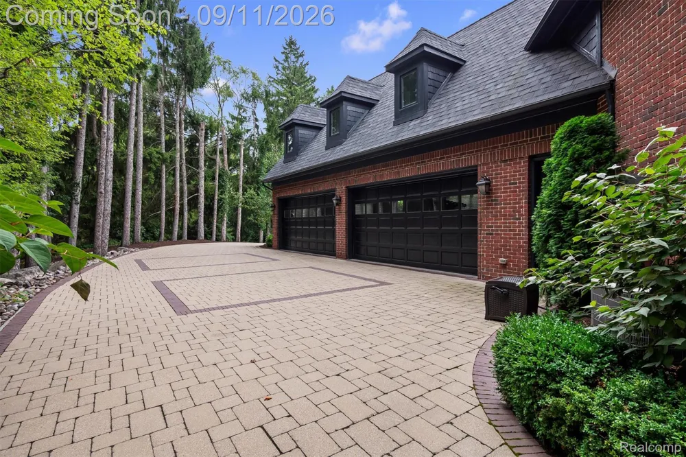 31235 Woodside Drive Franklin Village, MI 48025