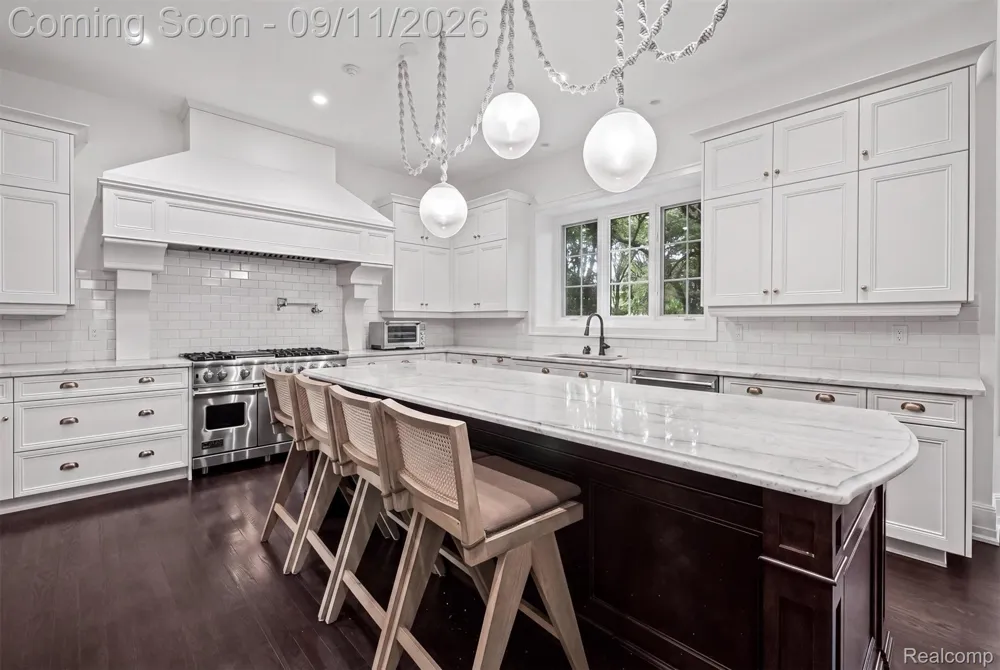 31235 Woodside Drive Franklin Village, MI 48025