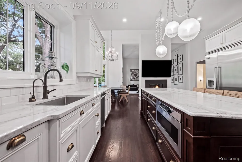 31235 Woodside Drive Franklin Village, MI 48025