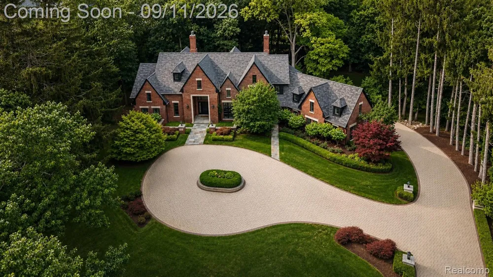 31235 Woodside Drive Franklin Village, MI 48025