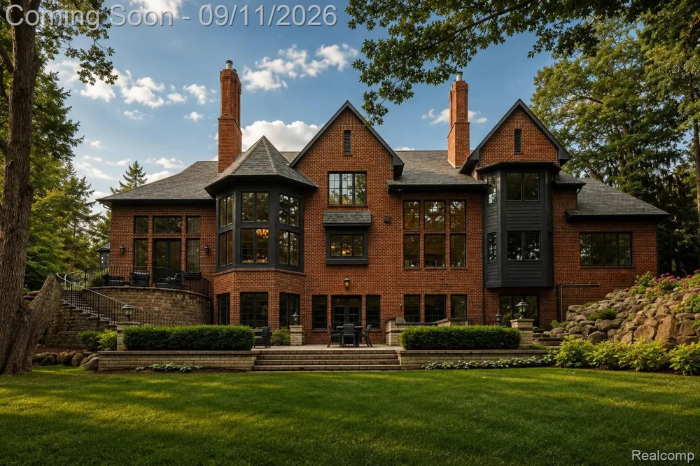 31235 Woodside Drive Franklin Village, MI 48025