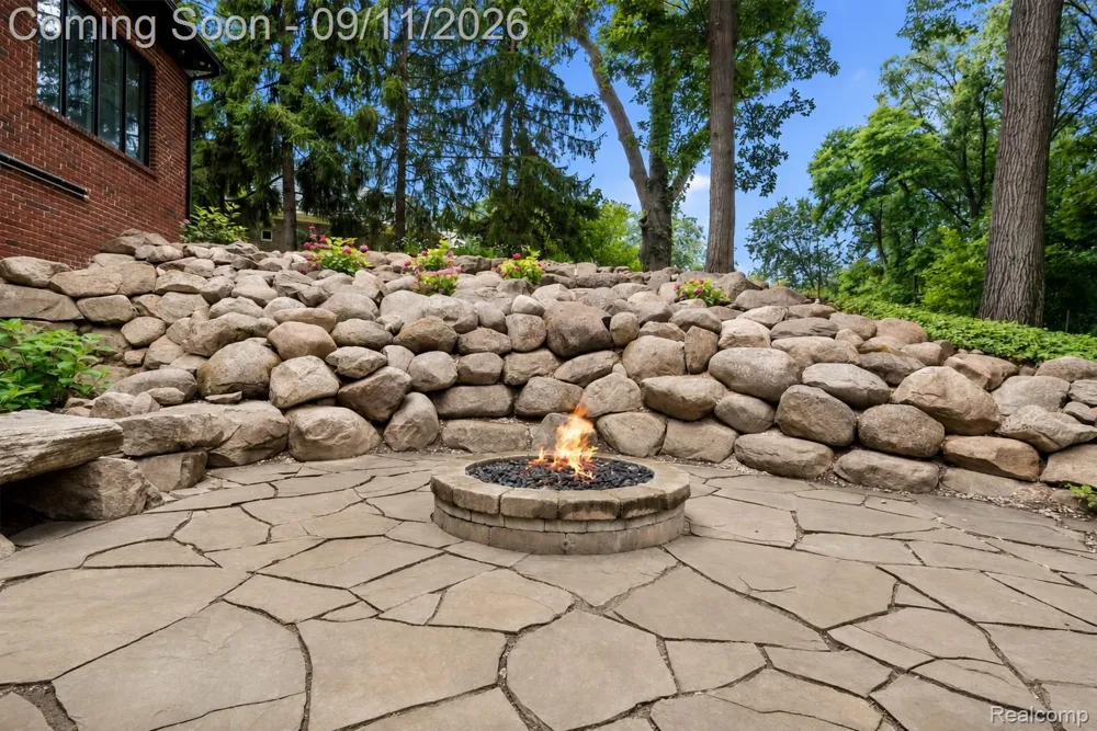 31235 Woodside Drive Franklin Village, MI 48025