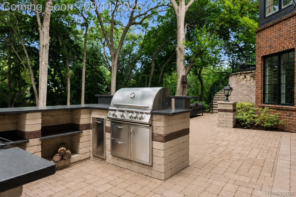 31235 Woodside Drive Franklin Village, MI 48025