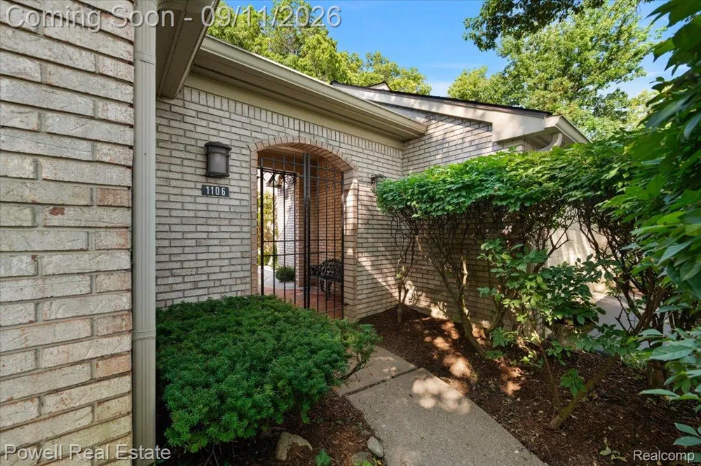 1106 Timberview Trail Bloomfield Charter Township, MI 48304