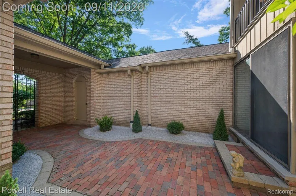 1106 Timberview Trail Bloomfield Charter Township, MI 48304