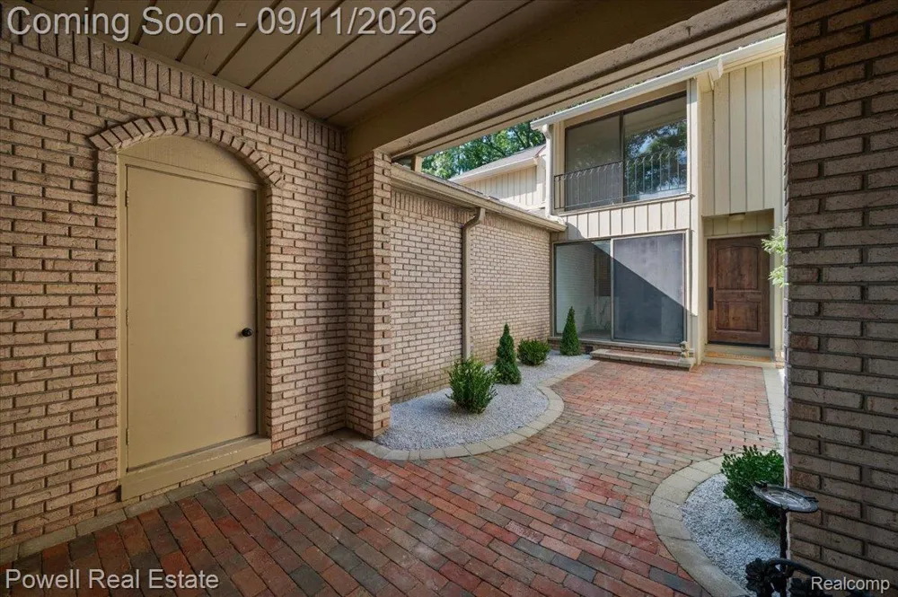 1106 Timberview Trail Bloomfield Charter Township, MI 48304