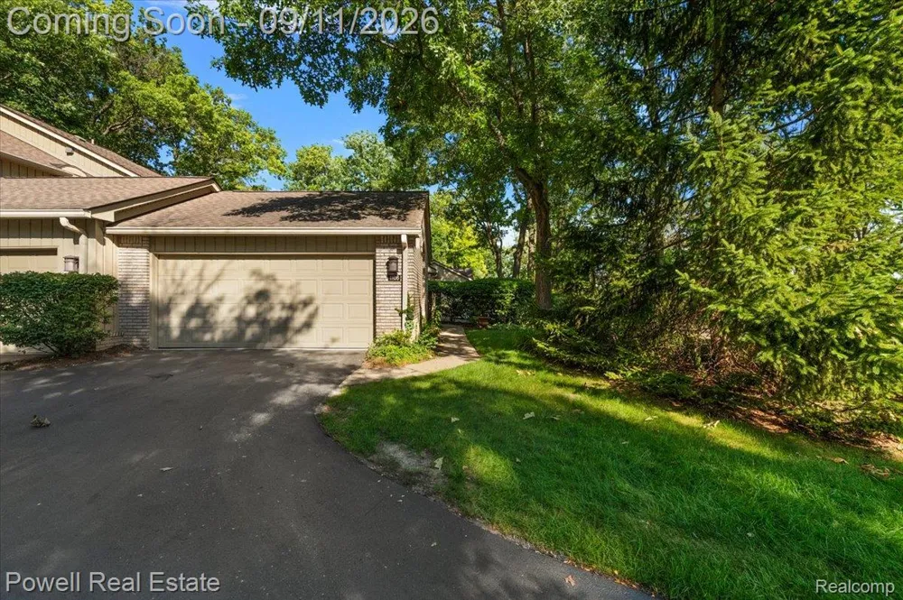 1106 Timberview Trail Bloomfield Charter Township, MI 48304