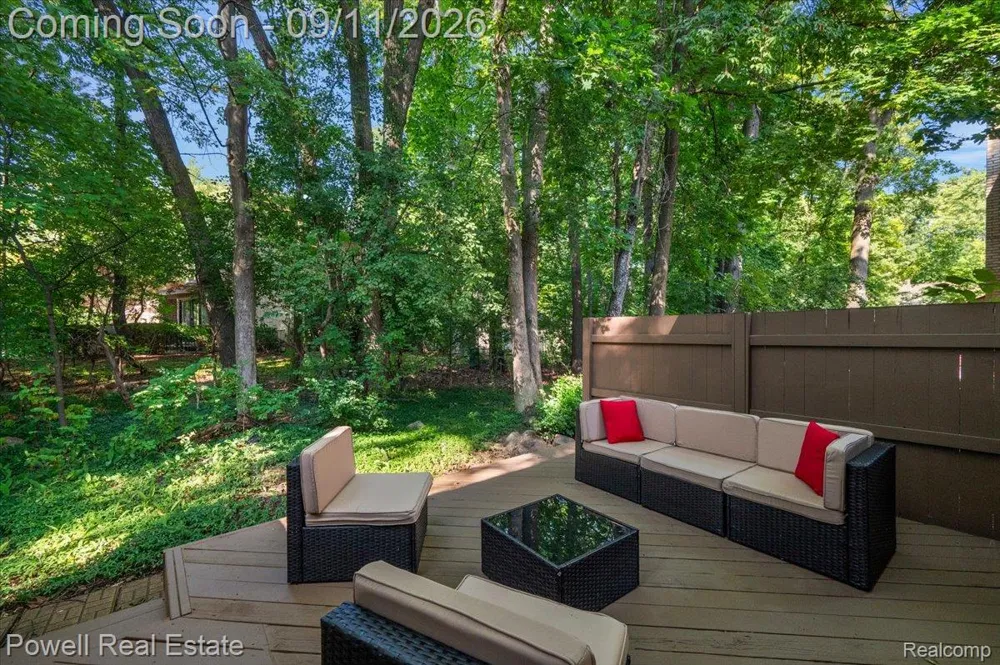 1106 Timberview Trail Bloomfield Charter Township, MI 48304