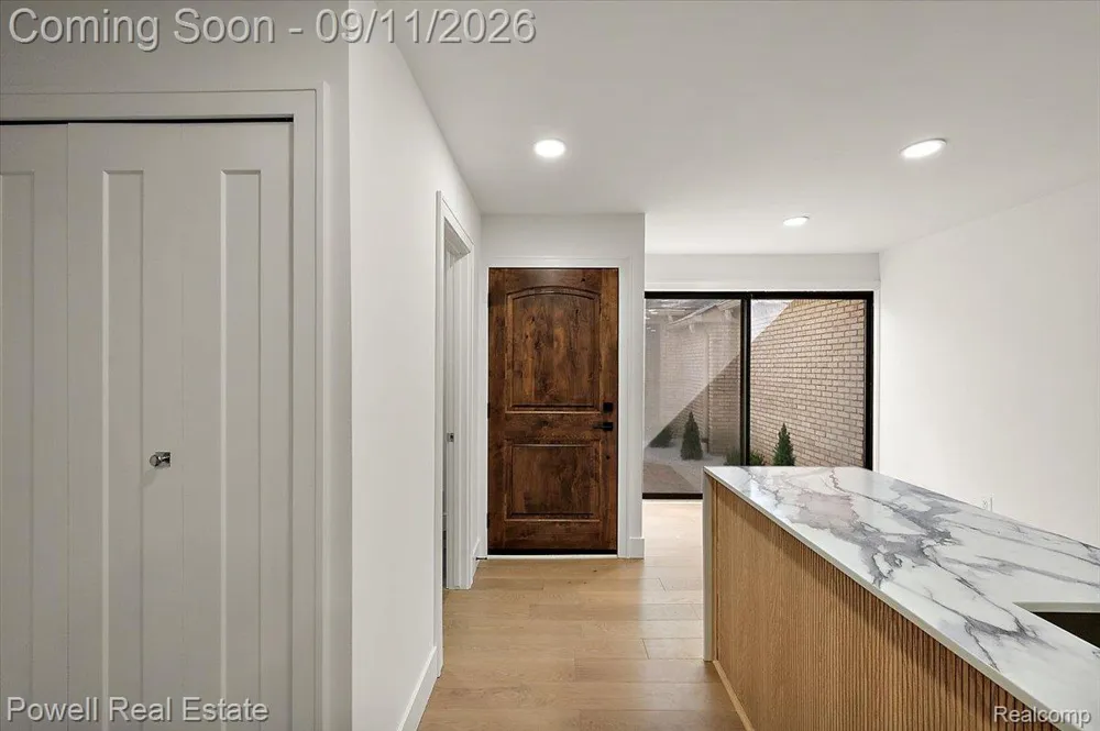 1106 Timberview Trail Bloomfield Charter Township, MI 48304