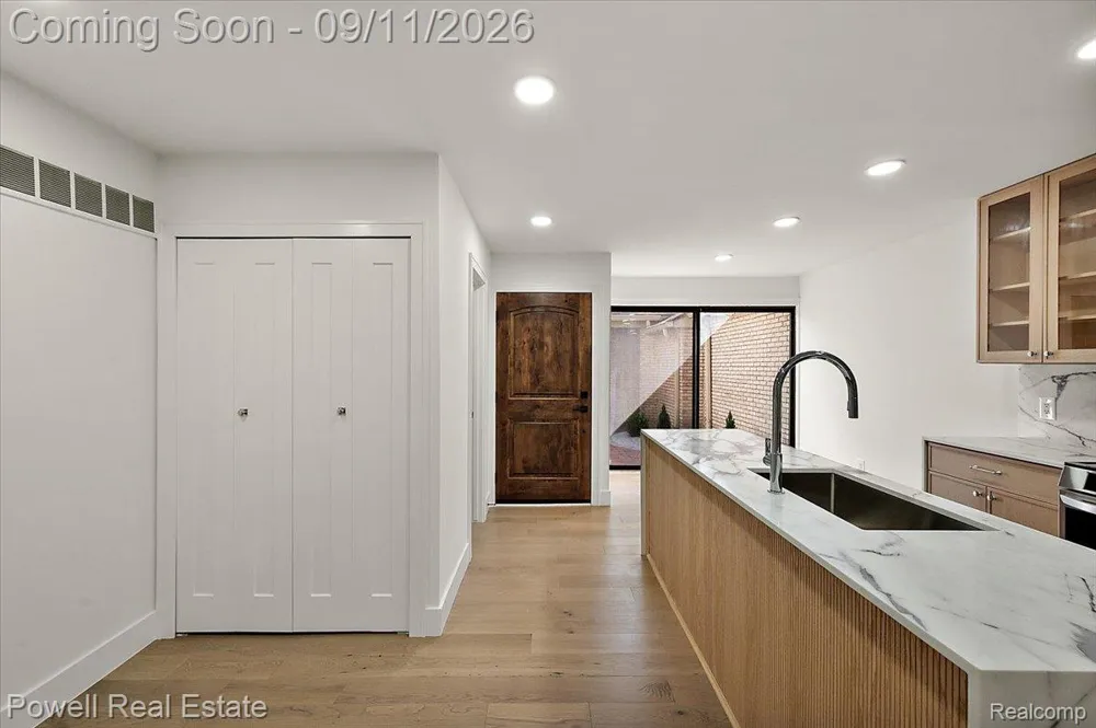 1106 Timberview Trail Bloomfield Charter Township, MI 48304