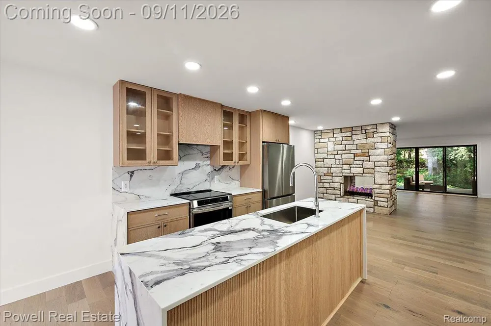 1106 Timberview Trail Bloomfield Charter Township, MI 48304