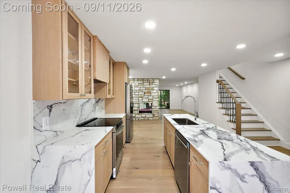 1106 Timberview Trail Bloomfield Charter Township, MI 48304