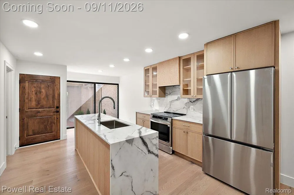 1106 Timberview Trail Bloomfield Charter Township, MI 48304