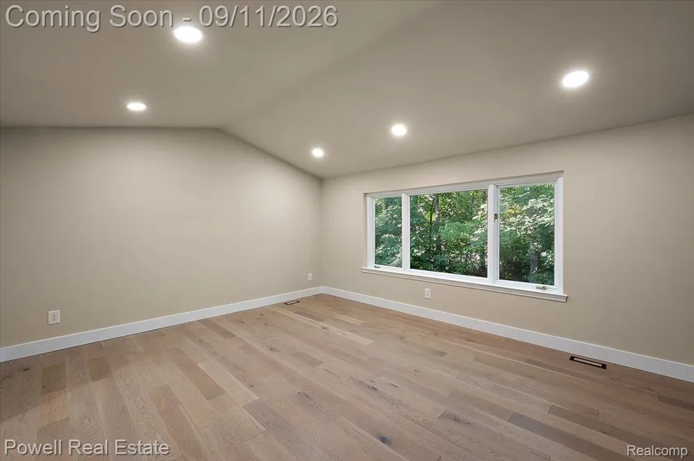 1106 Timberview Trail Bloomfield Charter Township, MI 48304