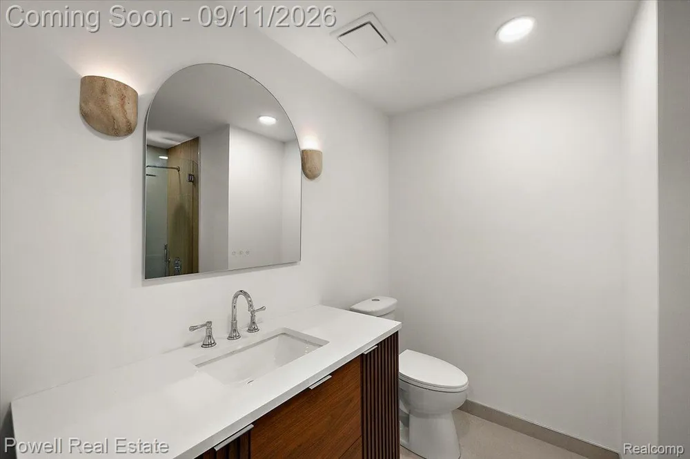 1106 Timberview Trail Bloomfield Charter Township, MI 48304