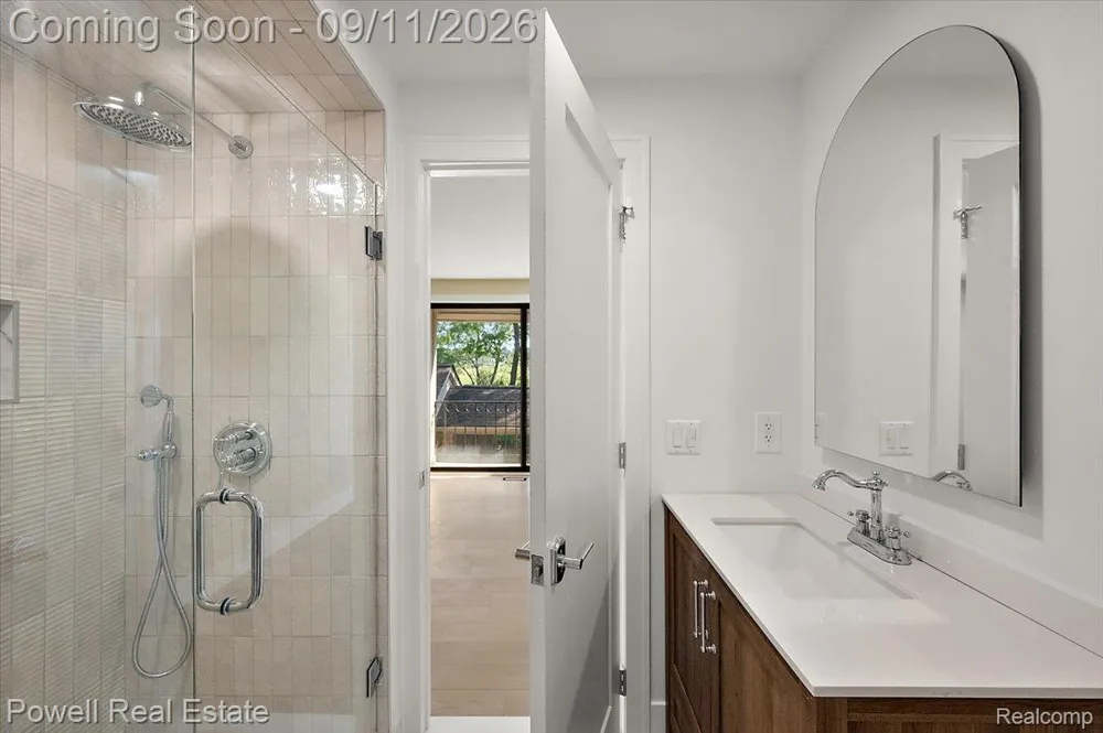 1106 Timberview Trail Bloomfield Charter Township, MI 48304