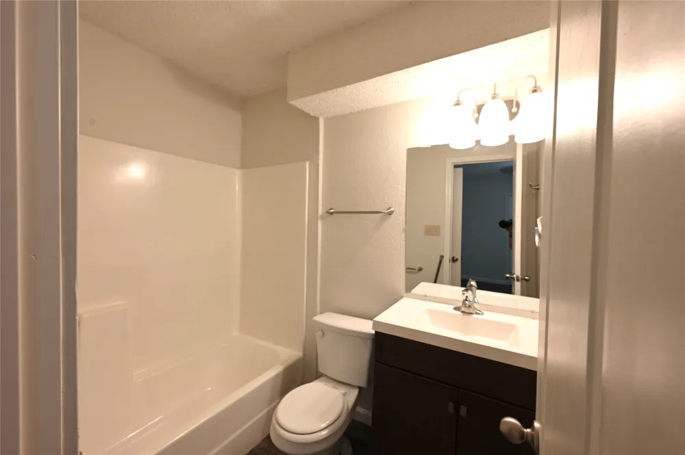 5007 Table Top Trail #B Austin, TX 78744