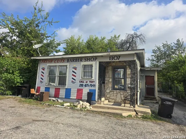 1307 CULEBRA RD San Antonio, TX 78201