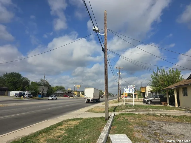1307 CULEBRA RD San Antonio, TX 78201