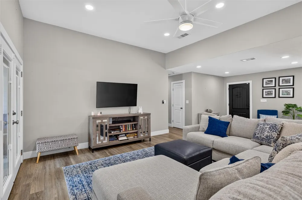 11335 Mccree Road Dallas, TX 75238