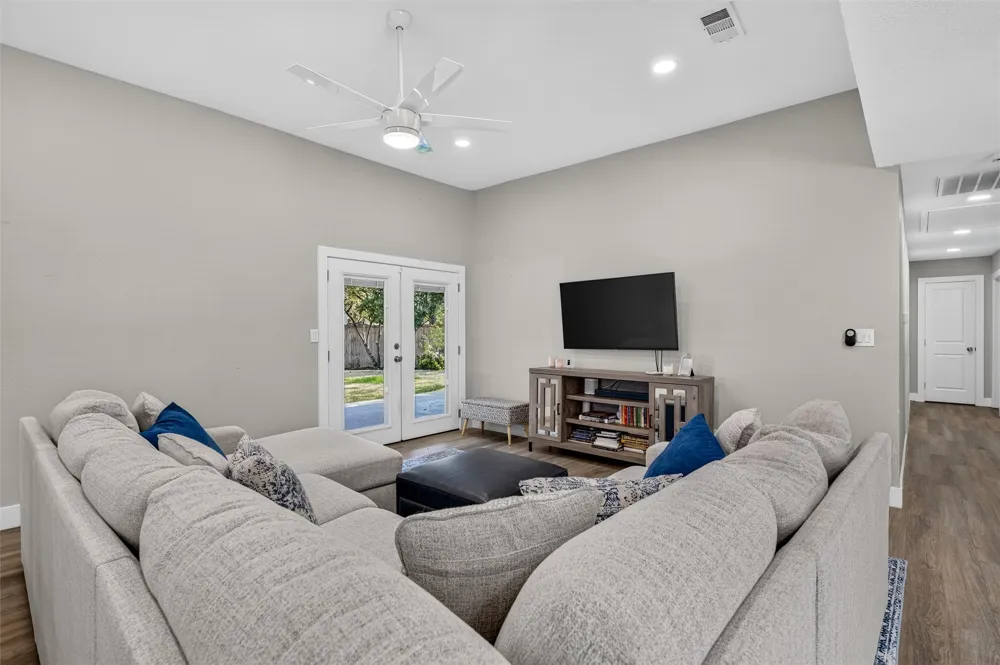 11335 Mccree Road Dallas, TX 75238