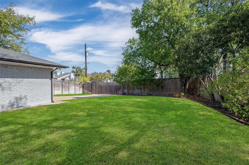 11335 Mccree Road Dallas, TX 75238