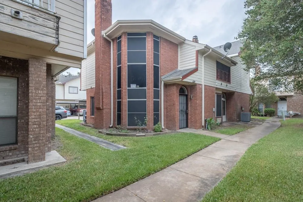 8320 Wild Rose Street #16B Houston, TX 77083
