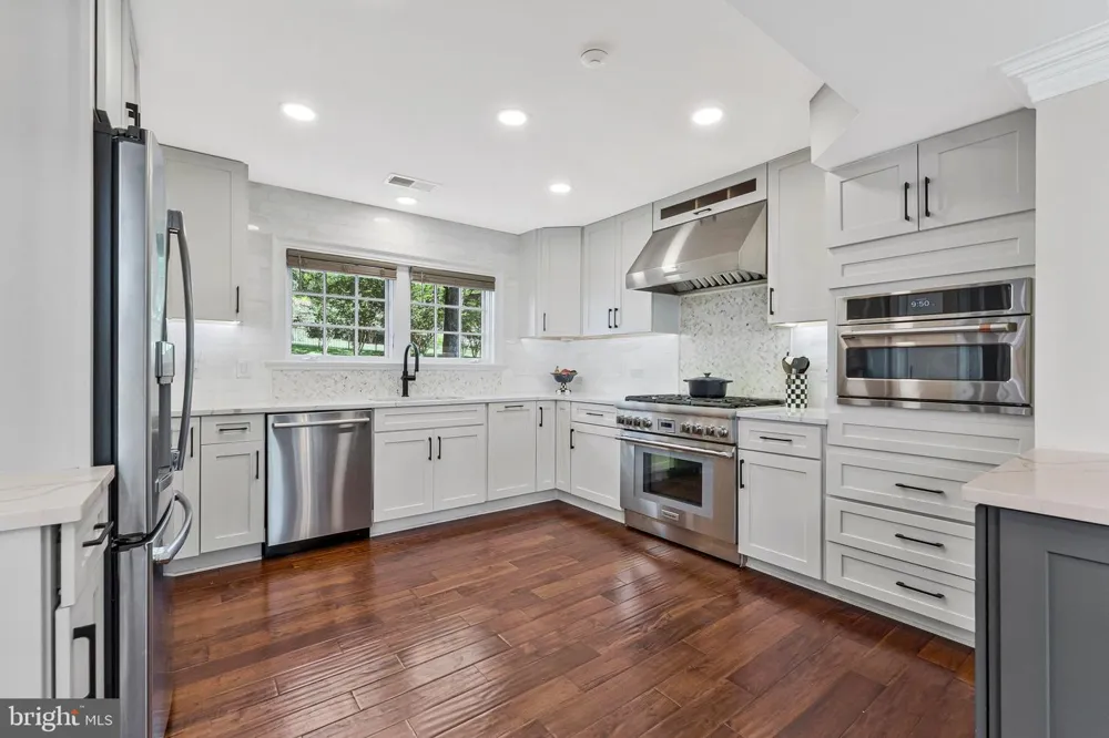 1048 BELLVIEW ROAD Mclean, VA 22102