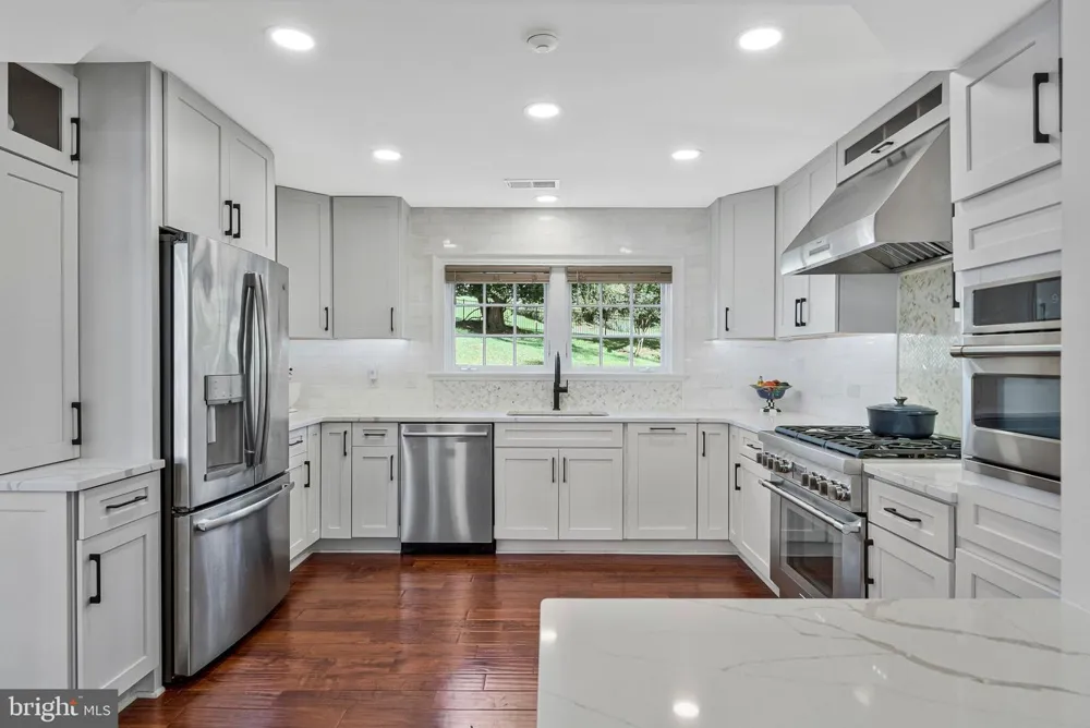 1048 BELLVIEW ROAD Mclean, VA 22102