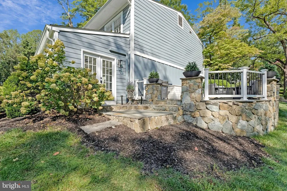 1048 BELLVIEW ROAD Mclean, VA 22102