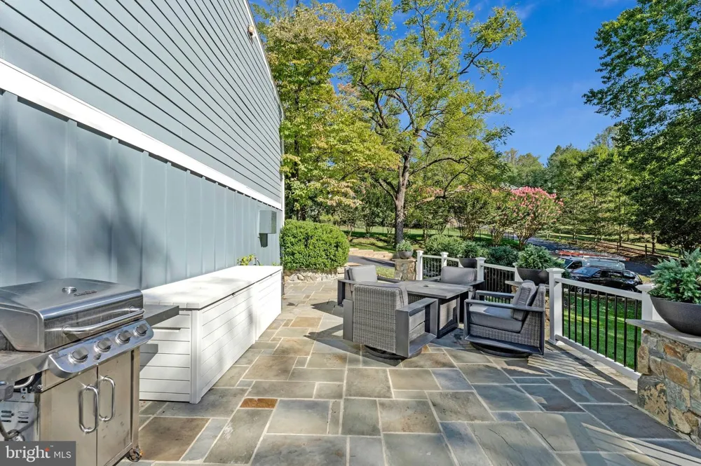 1048 BELLVIEW ROAD Mclean, VA 22102