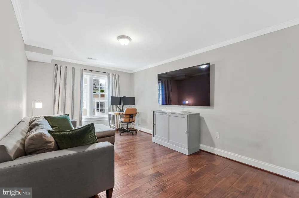 1048 BELLVIEW ROAD Mclean, VA 22102