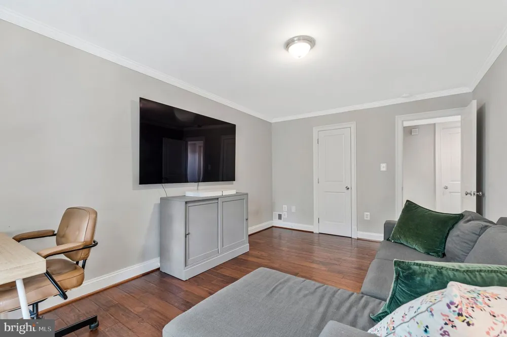 1048 BELLVIEW ROAD Mclean, VA 22102