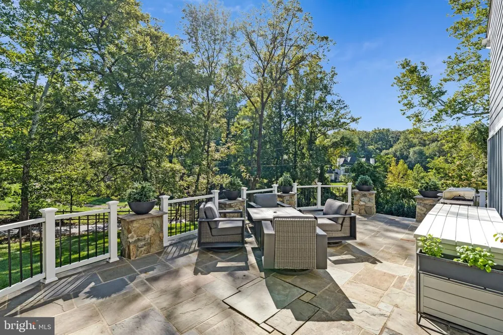 1048 BELLVIEW ROAD Mclean, VA 22102