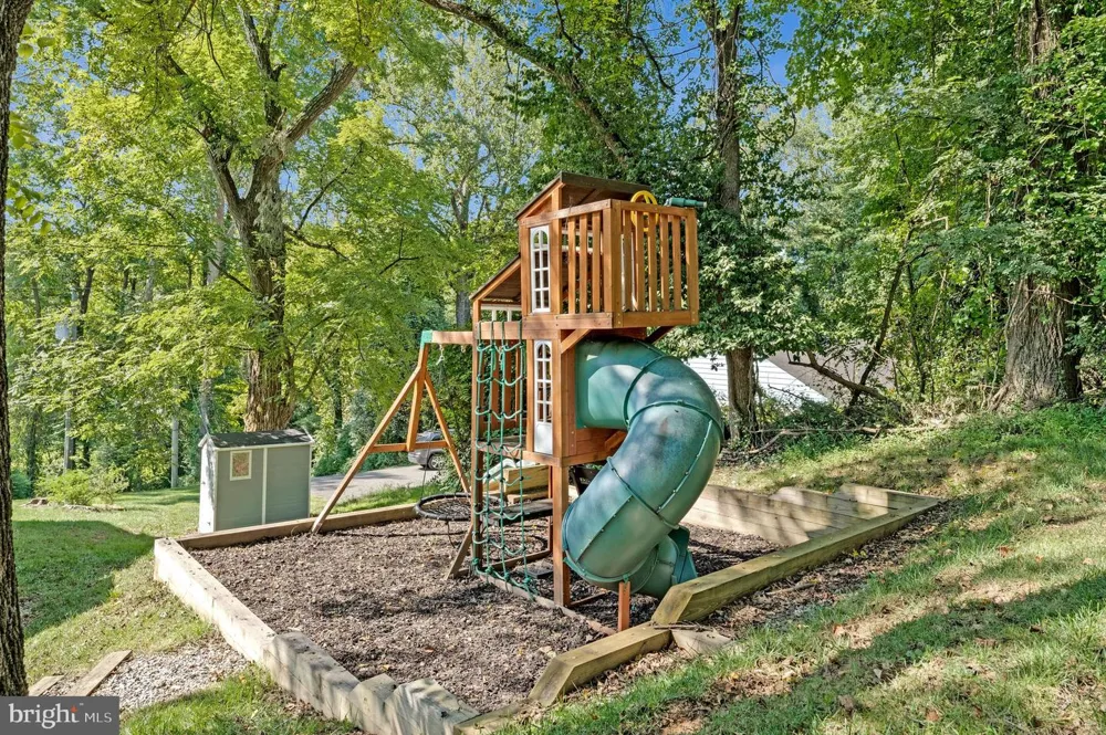 1048 BELLVIEW ROAD Mclean, VA 22102