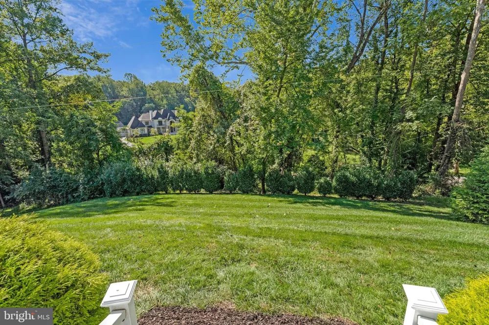 1048 BELLVIEW ROAD Mclean, VA 22102