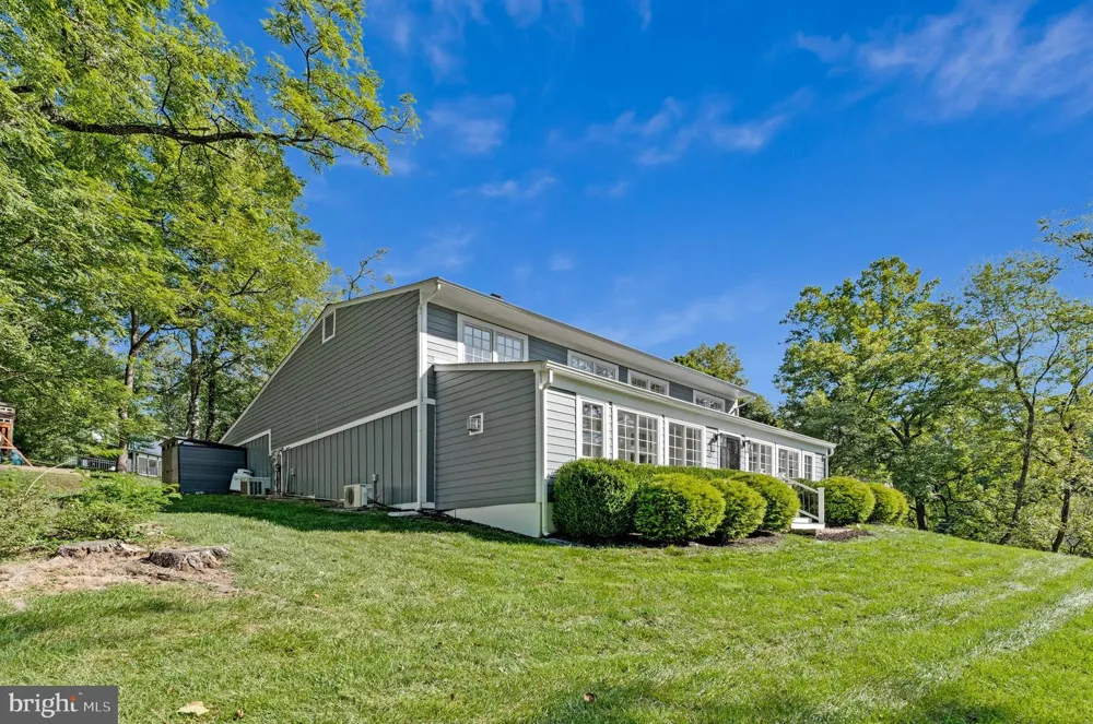 1048 BELLVIEW ROAD Mclean, VA 22102
