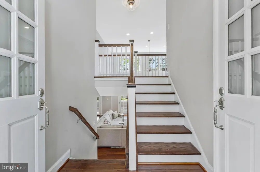 1048 BELLVIEW ROAD Mclean, VA 22102
