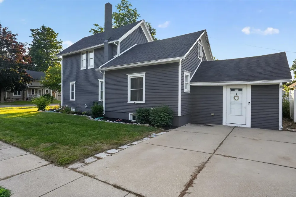 125 E Lincoln Street Grand Ledge City, MI 48837