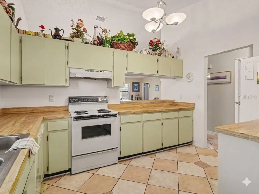 5031 BARRINGTON CIRCLE #601 Sarasota, FL 34234