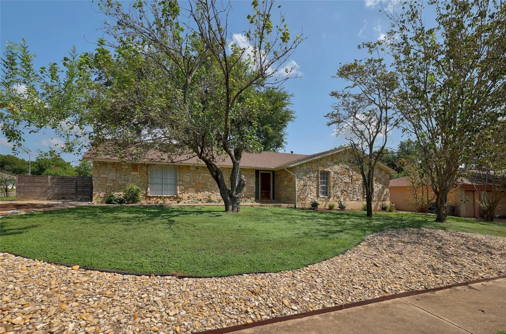 2106 Brandywine Lane Austin, TX 78727