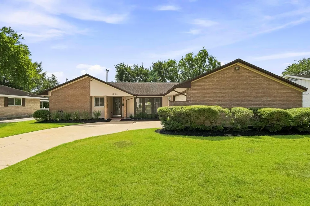 4943 Cheena Drive Houston, TX 77096