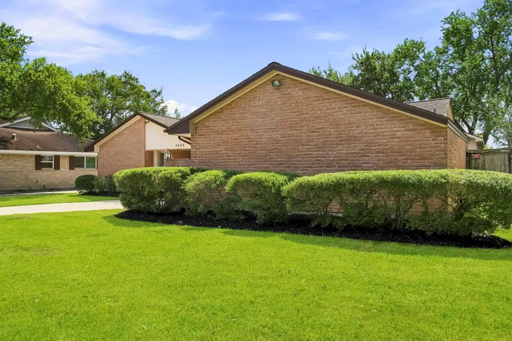 4943 Cheena Drive Houston, TX 77096
