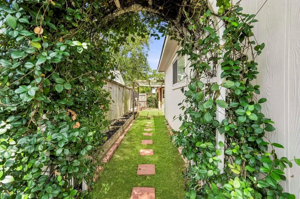 4943 Cheena Drive Houston, TX 77096